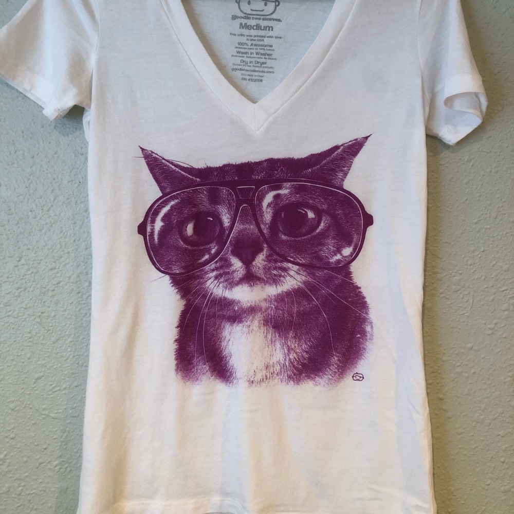 Like new, white, v-neck cat shirt